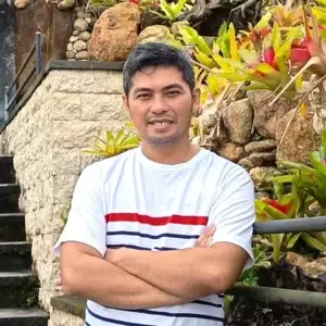 Foto Crop Putih Retouch